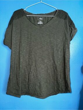 Crochet Shoulder Short Sleeve Top - Olive Green
